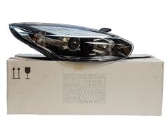 Far Dreapta Renault Megane 3 260100923R Nou Original